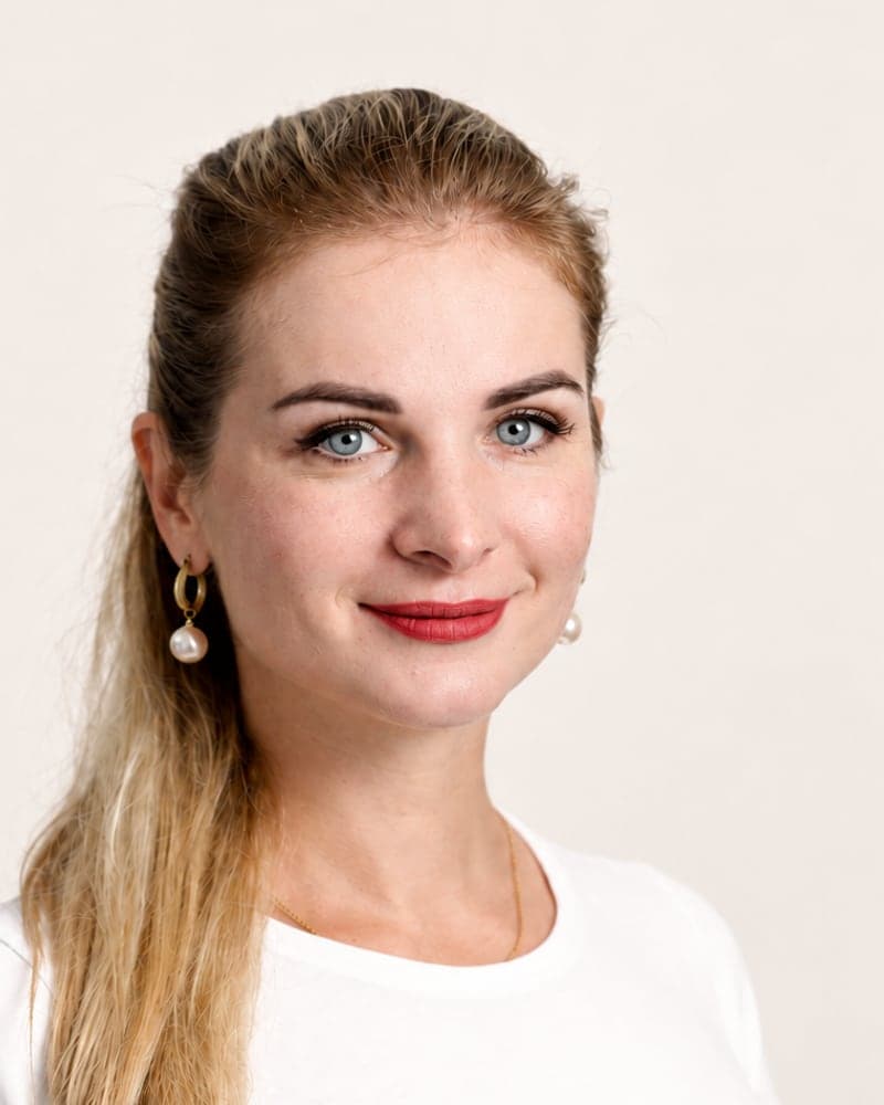 Dr. Elena Astachová